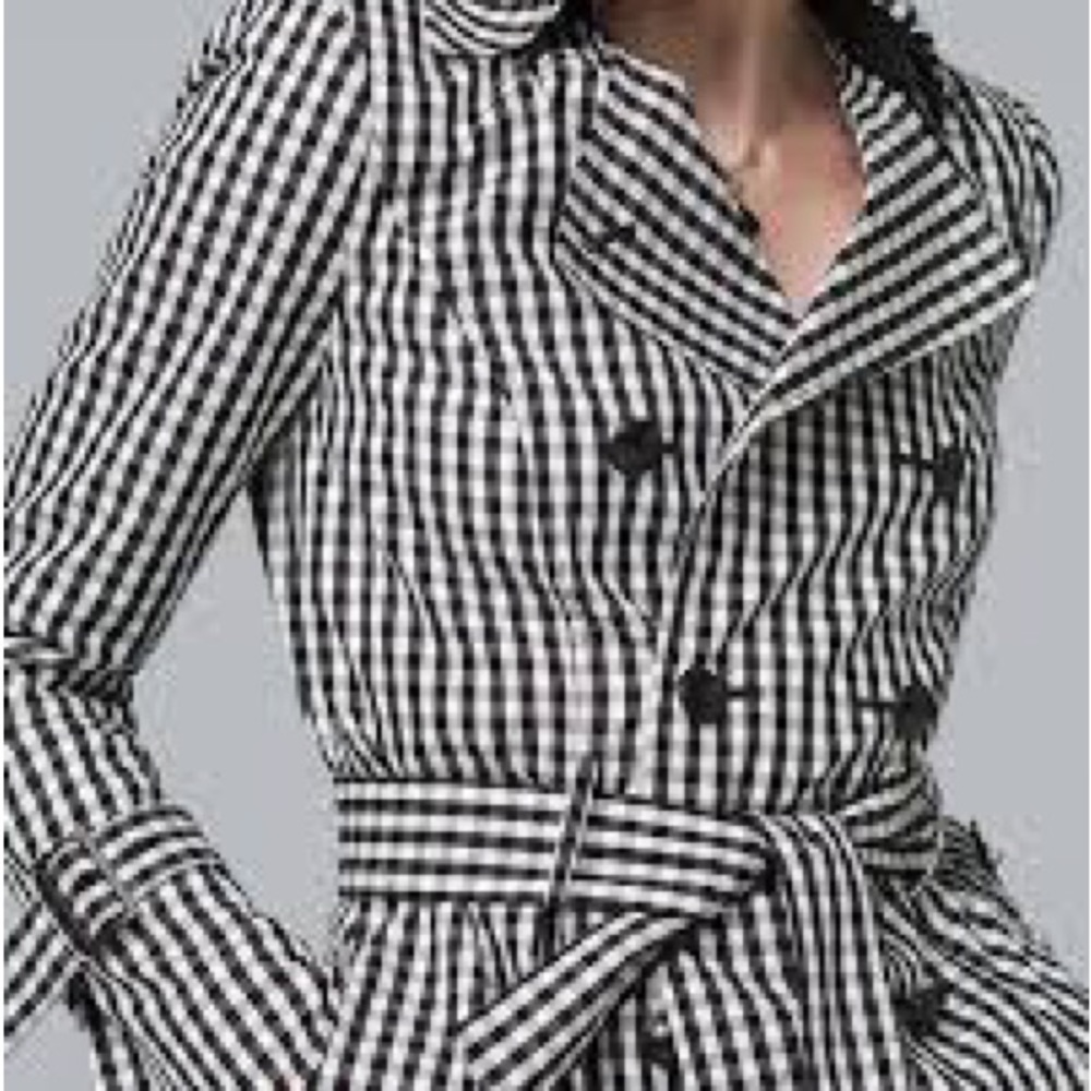 White House Black Market extra large women’s trenchcoat stunning!!!! Retail $220